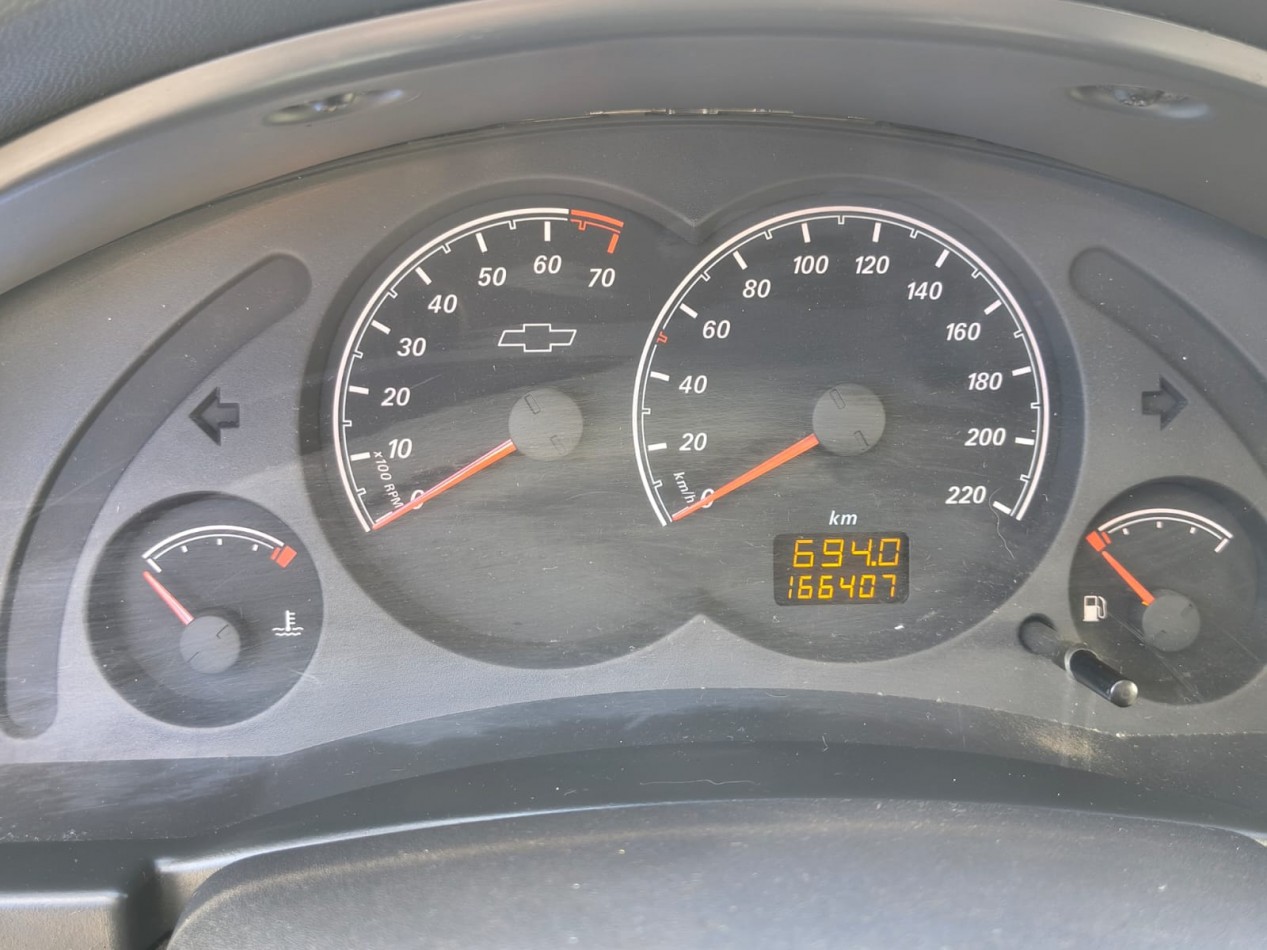 VENDO MERIVA 2011 C/ GNC 