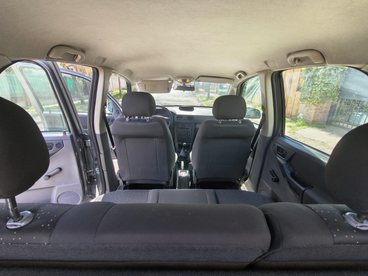 VENDO MERIVA 2011 C/ GNC 